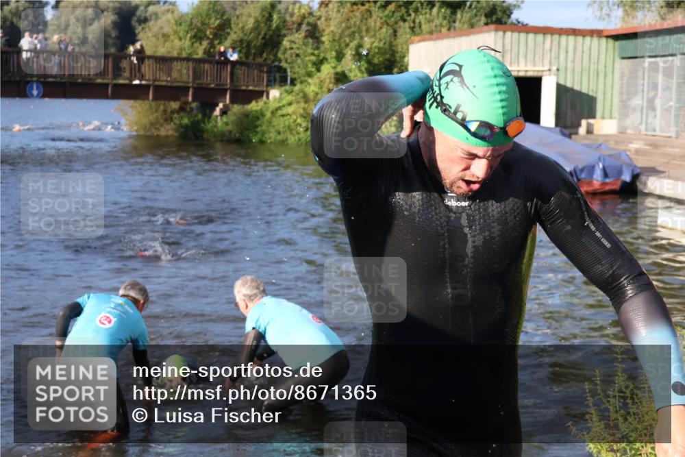 31.08.2025 - Elbe Triathlon Hamburg Luisa Fischer http://msf.ph/oto/8671365 31.08.2025 08:30:30 Schwimmen 220, 223 meine-sportfotos.de