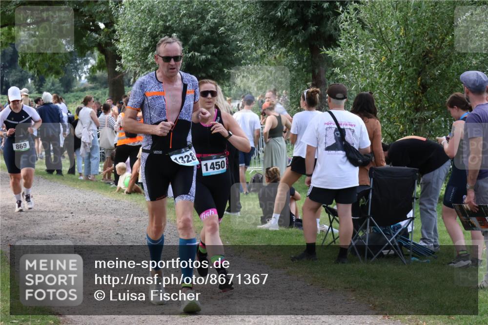 31.08.2025 - Elbe Triathlon Hamburg Luisa Fischer http://msf.ph/oto/8671367 31.08.2025 11:56:30 Laufen 869, 1328, 1450 meine-sportfotos.de