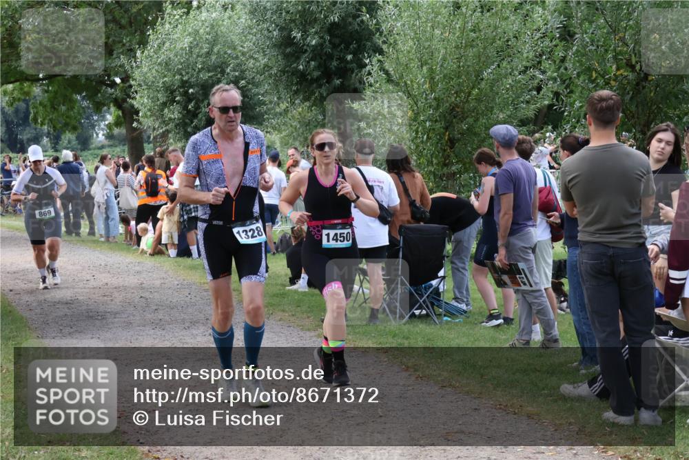 31.08.2025 - Elbe Triathlon Hamburg Luisa Fischer http://msf.ph/oto/8671372 31.08.2025 11:56:31 Laufen 869, 1328, 1450 meine-sportfotos.de