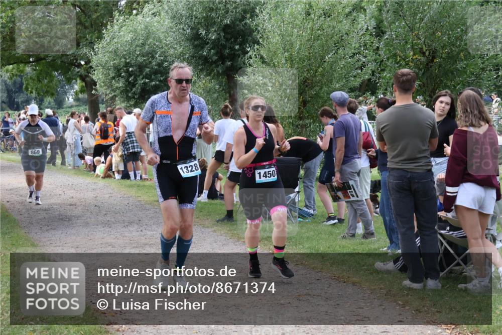 31.08.2025 - Elbe Triathlon Hamburg Luisa Fischer http://msf.ph/oto/8671374 31.08.2025 11:56:31 Laufen 869, 1328, 1450 meine-sportfotos.de