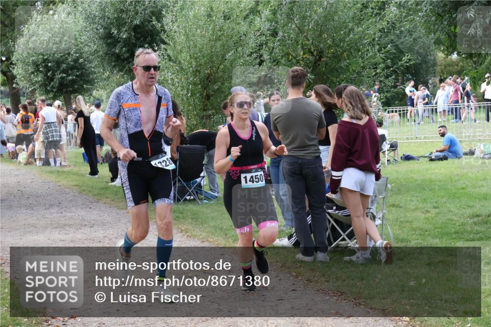 31.08.2025 - Elbe Triathlon Hamburg Luisa Fischer http://msf.ph/oto/8671380 31.08.2025 11:56:32 Laufen 328, 1450 meine-sportfotos.de
