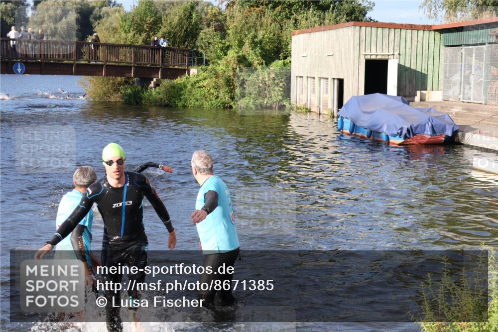 31.08.2025 - Elbe Triathlon Hamburg Luisa Fischer http://msf.ph/oto/8671385 31.08.2025 08:30:33 Schwimmen 191, 220, 223 meine-sportfotos.de