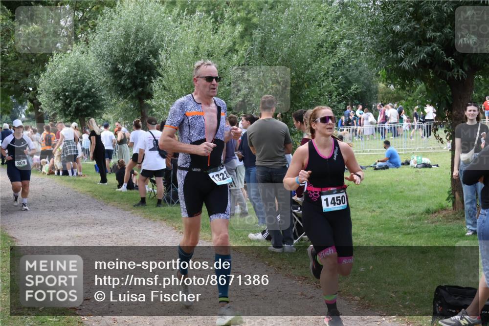31.08.2025 - Elbe Triathlon Hamburg Luisa Fischer http://msf.ph/oto/8671386 31.08.2025 11:56:33 Laufen 869, 1328, 1450 meine-sportfotos.de