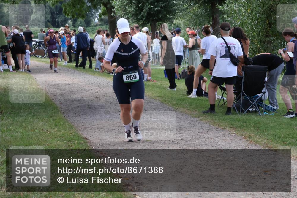31.08.2025 - Elbe Triathlon Hamburg Luisa Fischer http://msf.ph/oto/8671388 31.08.2025 11:56:34 Laufen 1435, 869 meine-sportfotos.de