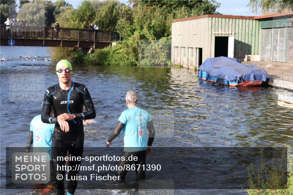31.08.2025 - Elbe Triathlon Hamburg Luisa Fischer http://msf.ph/oto/8671390 31.08.2025 08:30:33 Schwimmen 191, 220, 223 meine-sportfotos.de