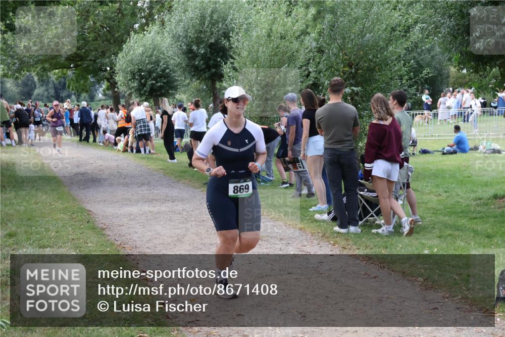 31.08.2025 - Elbe Triathlon Hamburg Luisa Fischer http://msf.ph/oto/8671408 31.08.2025 11:56:36 Laufen 869 meine-sportfotos.de