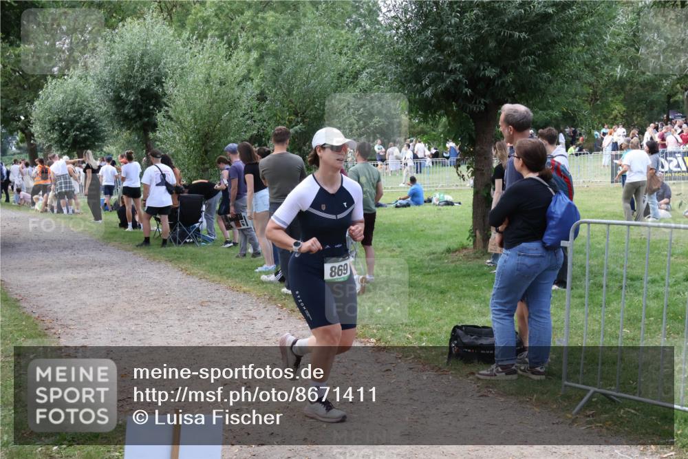 31.08.2025 - Elbe Triathlon Hamburg Luisa Fischer http://msf.ph/oto/8671411 31.08.2025 11:56:37 Laufen 869, 092 meine-sportfotos.de