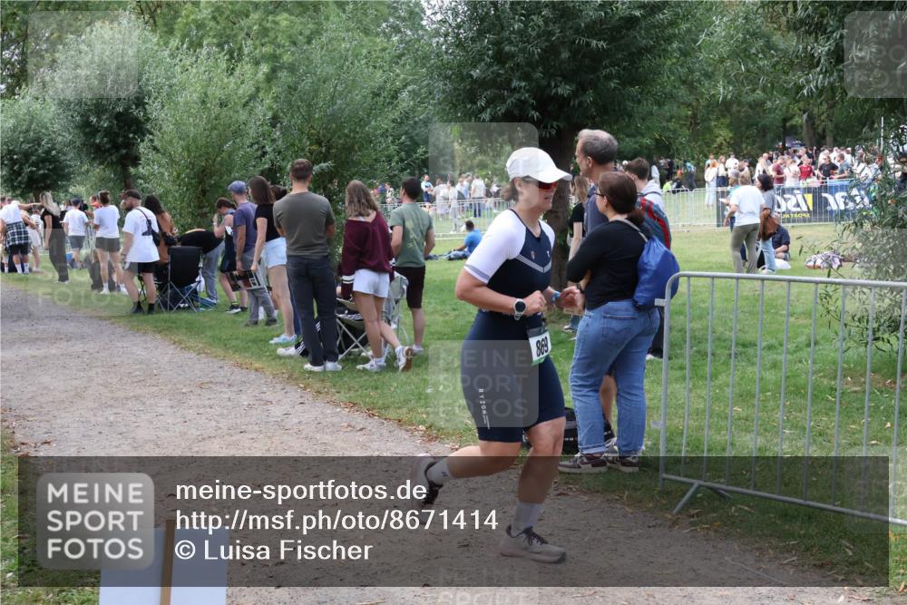 31.08.2025 - Elbe Triathlon Hamburg Luisa Fischer http://msf.ph/oto/8671414 31.08.2025 11:56:37 Laufen  meine-sportfotos.de