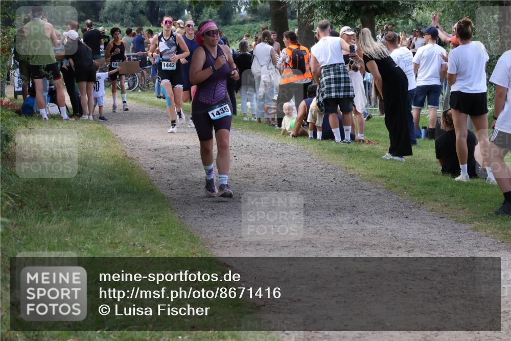 31.08.2025 - Elbe Triathlon Hamburg Luisa Fischer http://msf.ph/oto/8671416 31.08.2025 11:56:40 Laufen 10, 144, 1442, 1435, 198 meine-sportfotos.de