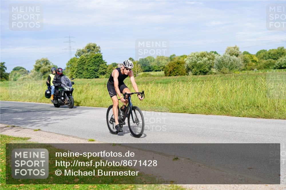 31.08.2025 - Elbe Triathlon Hamburg Michael Burmester http://msf.ph/oto/8671428 31.08.2025 10:02:58 Radfahren 428, 495, 618, 638, 682, 696, 727, 739, 850, 912 meine-sportfotos.de