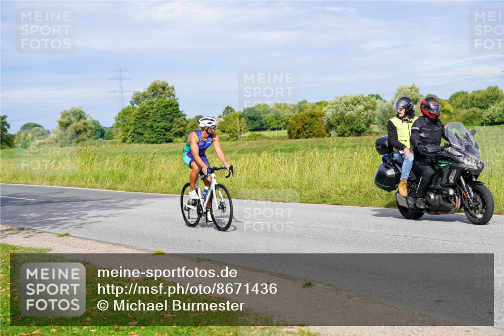 31.08.2025 - Elbe Triathlon Hamburg Michael Burmester http://msf.ph/oto/8671436 31.08.2025 10:03:00 Radfahren 428, 495, 588, 618, 682, 696, 727, 739, 834, 850, 912 meine-sportfotos.de