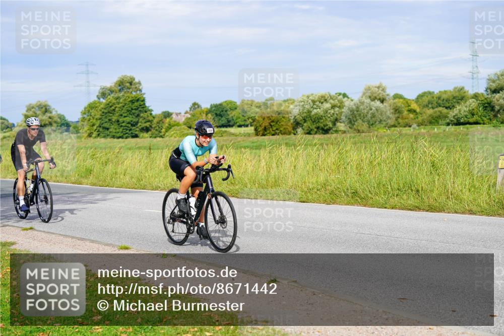 31.08.2025 - Elbe Triathlon Hamburg Michael Burmester http://msf.ph/oto/8671442 31.08.2025 10:03:01 Radfahren 428, 495, 588, 618, 696, 739, 834, 850 meine-sportfotos.de