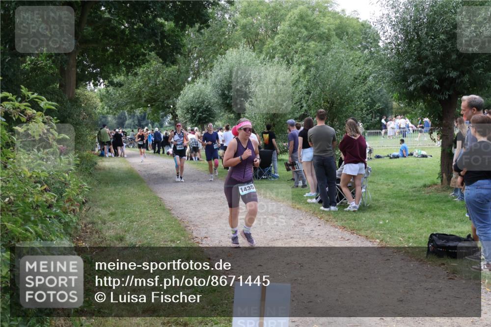 31.08.2025 - Elbe Triathlon Hamburg Luisa Fischer http://msf.ph/oto/8671445 31.08.2025 11:56:44 Laufen 1442, 1435 meine-sportfotos.de