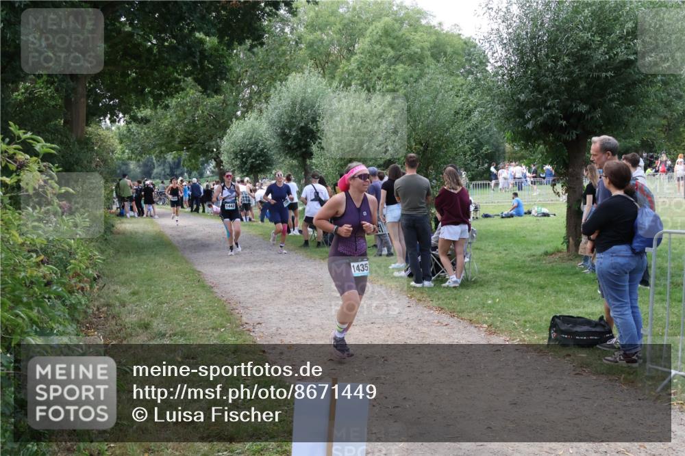 31.08.2025 - Elbe Triathlon Hamburg Luisa Fischer http://msf.ph/oto/8671449 31.08.2025 11:56:44 Laufen 1442, 1435 meine-sportfotos.de
