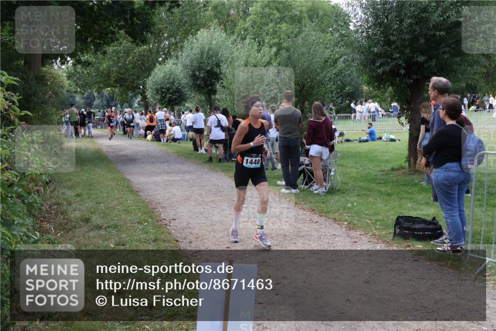 31.08.2025 - Elbe Triathlon Hamburg Luisa Fischer http://msf.ph/oto/8671463 31.08.2025 11:56:51 Laufen 1448 meine-sportfotos.de