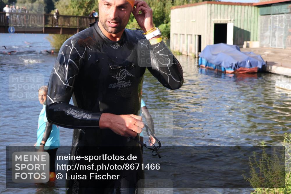 31.08.2025 - Elbe Triathlon Hamburg Luisa Fischer http://msf.ph/oto/8671466 31.08.2025 08:30:48 Schwimmen 230 meine-sportfotos.de