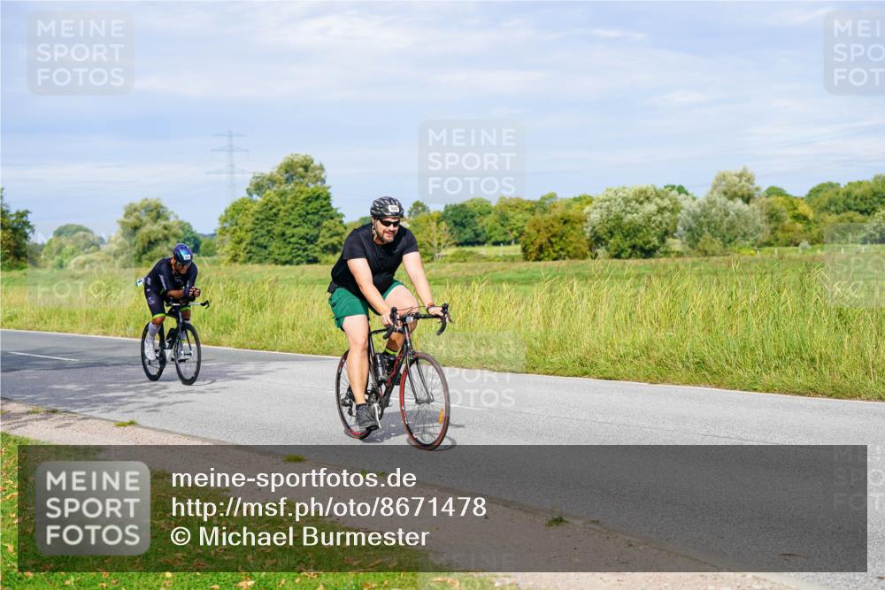 31.08.2025 - Elbe Triathlon Hamburg Michael Burmester http://msf.ph/oto/8671478 31.08.2025 10:03:05 Radfahren 495, 515, 588, 618, 696, 777, 828, 834, 850 meine-sportfotos.de