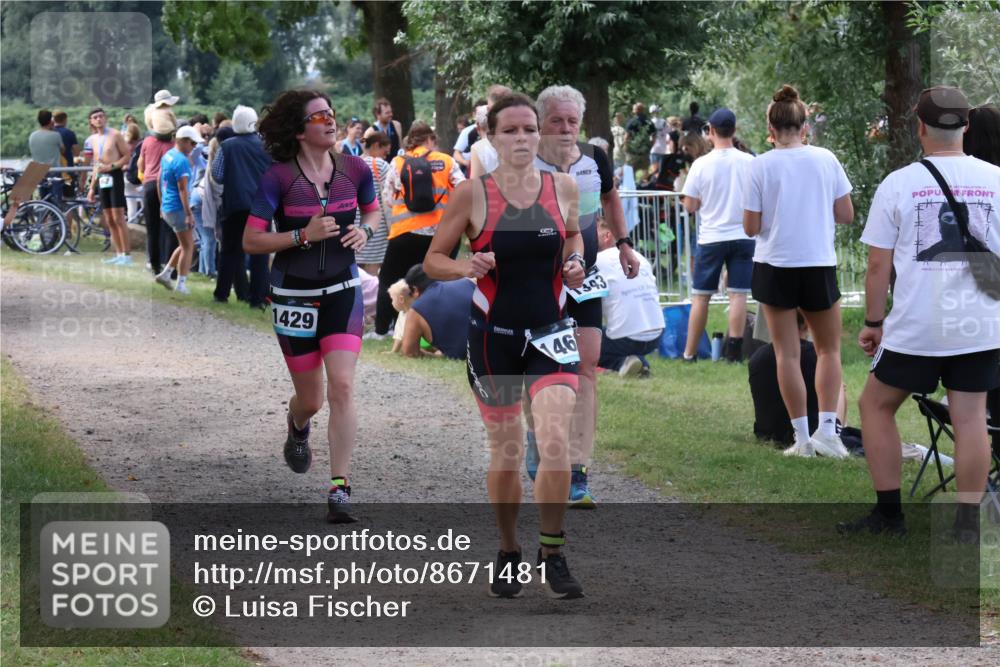31.08.2025 - Elbe Triathlon Hamburg Luisa Fischer http://msf.ph/oto/8671481 31.08.2025 11:56:55 Laufen 1429, 4001, 146, 343 meine-sportfotos.de