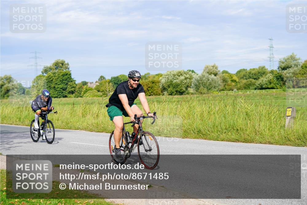 31.08.2025 - Elbe Triathlon Hamburg Michael Burmester http://msf.ph/oto/8671485 31.08.2025 10:03:05 Radfahren 495, 515, 588, 618, 696, 777, 828, 834, 850 meine-sportfotos.de