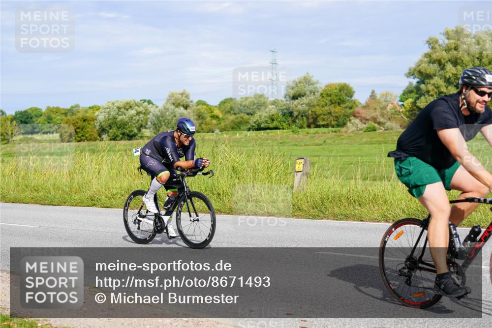 31.08.2025 - Elbe Triathlon Hamburg Michael Burmester http://msf.ph/oto/8671493 31.08.2025 10:03:05 Radfahren 495, 515, 588, 618, 696, 777, 828, 834, 850 meine-sportfotos.de