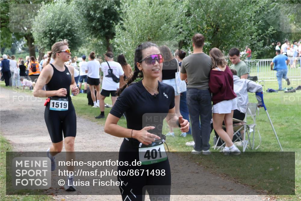 31.08.2025 - Elbe Triathlon Hamburg Luisa Fischer http://msf.ph/oto/8671498 31.08.2025 11:57:21 Laufen 1519, 3, 4, 401 meine-sportfotos.de