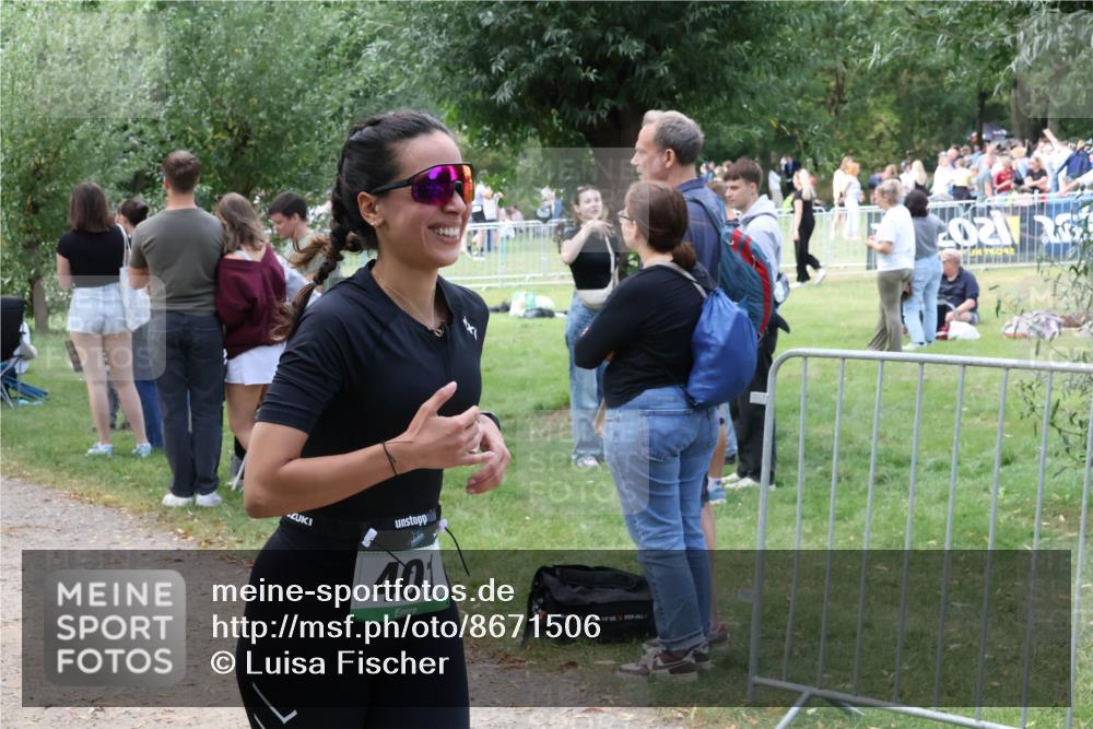 31.08.2025 - Elbe Triathlon Hamburg Luisa Fischer http://msf.ph/oto/8671506 31.08.2025 11:57:22 Laufen 401 meine-sportfotos.de