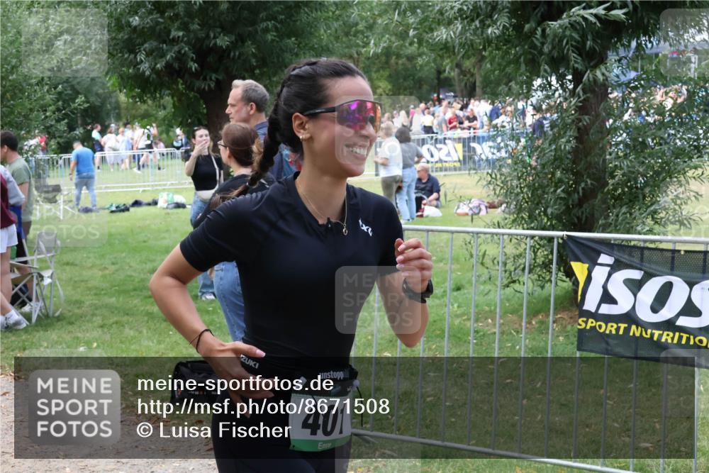31.08.2025 - Elbe Triathlon Hamburg Luisa Fischer http://msf.ph/oto/8671508 31.08.2025 11:57:22 Laufen 401, 021 meine-sportfotos.de
