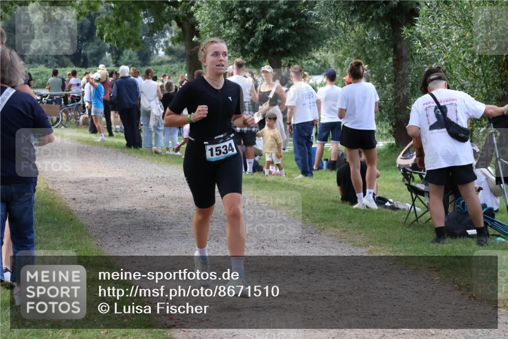 31.08.2025 - Elbe Triathlon Hamburg Luisa Fischer http://msf.ph/oto/8671510 31.08.2025 11:57:28 Laufen 1534, 1980 meine-sportfotos.de
