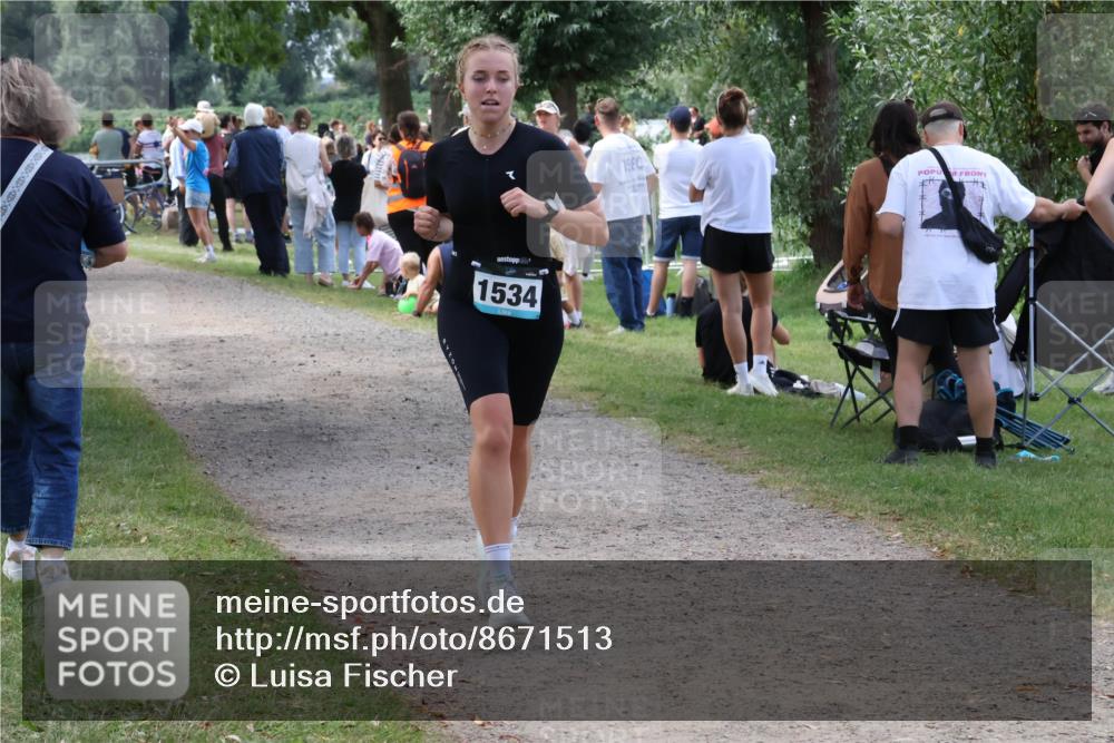 31.08.2025 - Elbe Triathlon Hamburg Luisa Fischer http://msf.ph/oto/8671513 31.08.2025 11:57:28 Laufen 1534, 19 meine-sportfotos.de