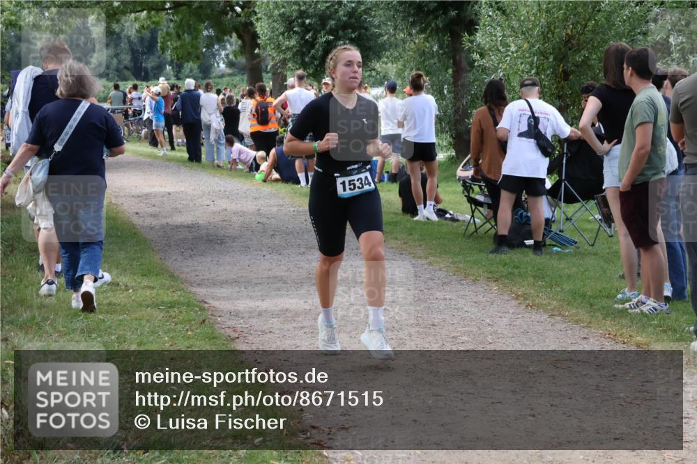 31.08.2025 - Elbe Triathlon Hamburg Luisa Fischer http://msf.ph/oto/8671515 31.08.2025 11:57:29 Laufen 1534 meine-sportfotos.de