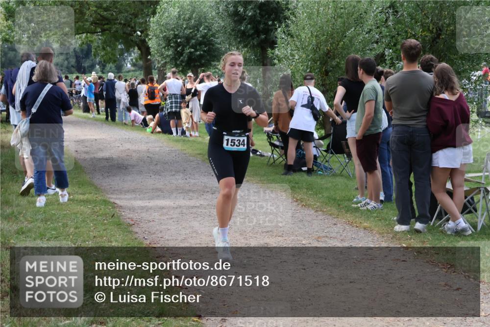 31.08.2025 - Elbe Triathlon Hamburg Luisa Fischer http://msf.ph/oto/8671518 31.08.2025 11:57:29 Laufen 1534 meine-sportfotos.de