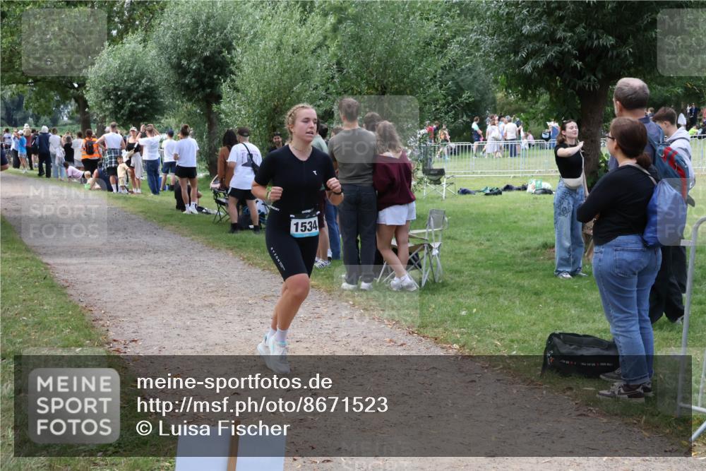 31.08.2025 - Elbe Triathlon Hamburg Luisa Fischer http://msf.ph/oto/8671523 31.08.2025 11:57:30 Laufen 1534 meine-sportfotos.de