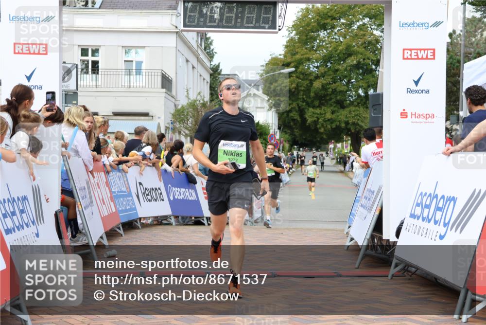 31.08.2025 - 21. Blankeneser Heldenlauf Strokosch-Dieckow http://msf.ph/oto/8671537 31.08.2025 10:53:17 Ziel 3371, 3636, 3272 meine-sportfotos.de