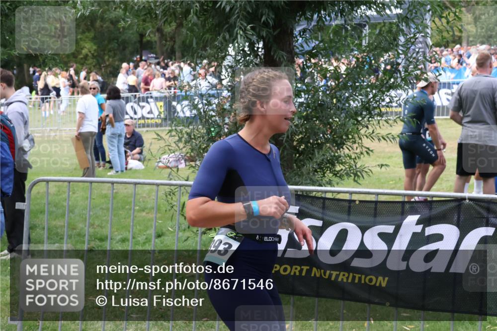 31.08.2025 - Elbe Triathlon Hamburg Luisa Fischer http://msf.ph/oto/8671546 31.08.2025 11:57:47 Laufen 024, 93 meine-sportfotos.de