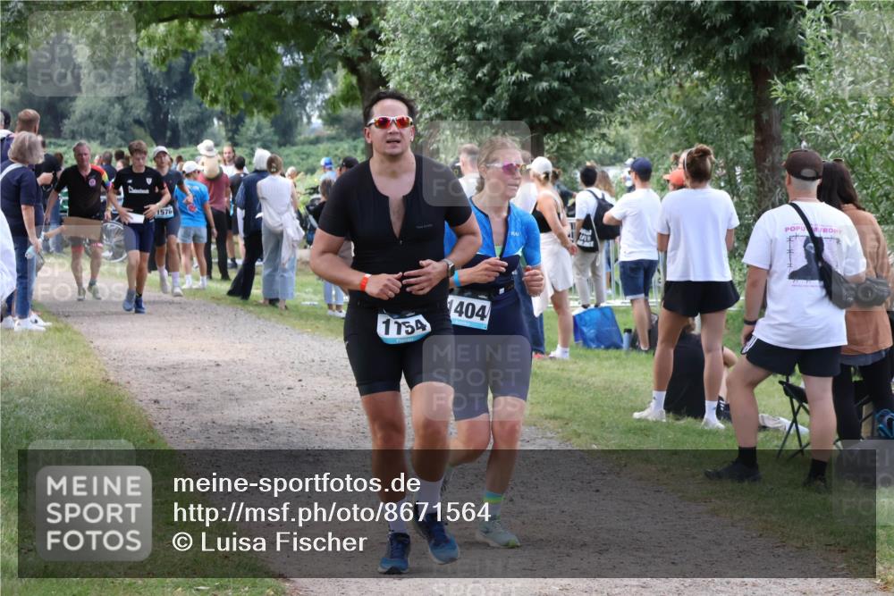 31.08.2025 - Elbe Triathlon Hamburg Luisa Fischer http://msf.ph/oto/8671564 31.08.2025 11:58:05 Laufen 1576, 1754, 404 meine-sportfotos.de