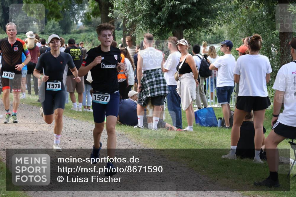31.08.2025 - Elbe Triathlon Hamburg Luisa Fischer http://msf.ph/oto/8671590 31.08.2025 11:58:10 Laufen 1316, 1576, 1597 meine-sportfotos.de