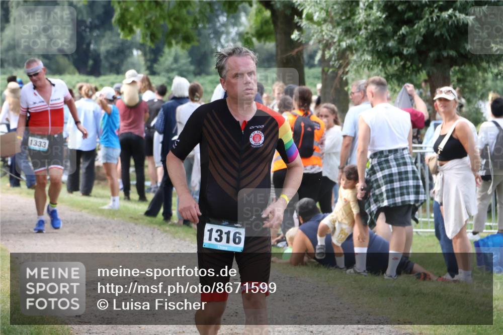 31.08.2025 - Elbe Triathlon Hamburg Luisa Fischer http://msf.ph/oto/8671599 31.08.2025 11:58:15 Laufen 1333, 1316 meine-sportfotos.de
