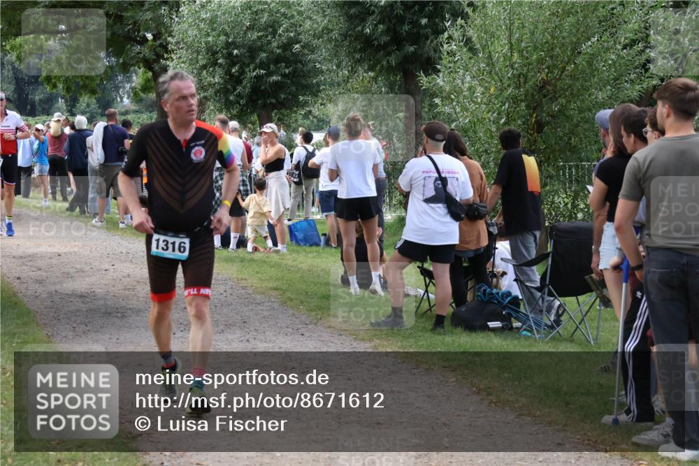 31.08.2025 - Elbe Triathlon Hamburg Luisa Fischer http://msf.ph/oto/8671612 31.08.2025 11:58:17 Laufen 1316 meine-sportfotos.de