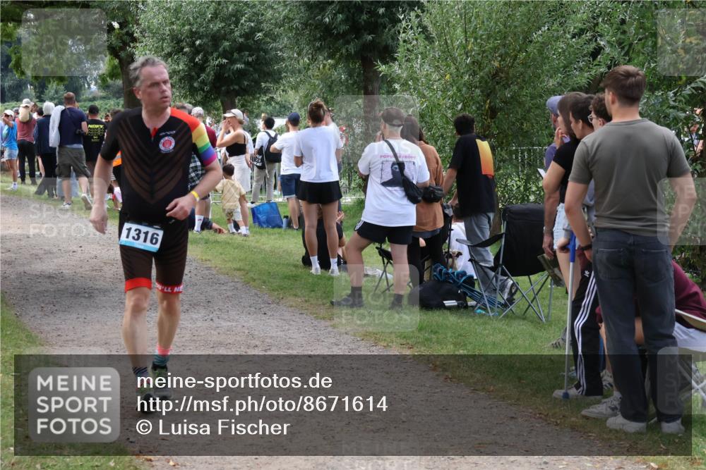 31.08.2025 - Elbe Triathlon Hamburg Luisa Fischer http://msf.ph/oto/8671614 31.08.2025 11:58:18 Laufen 1316 meine-sportfotos.de