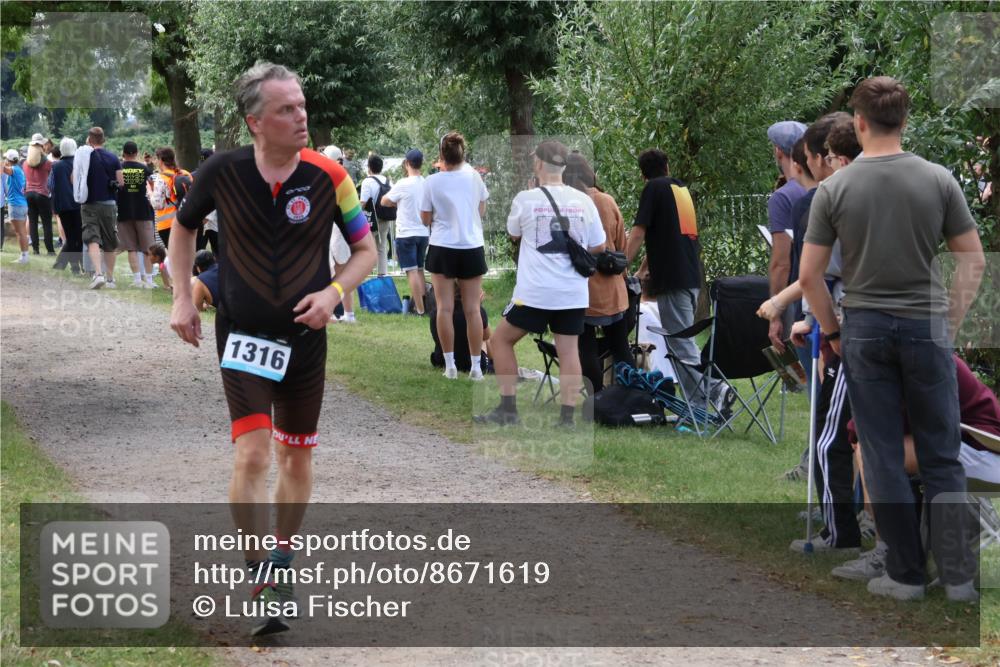 31.08.2025 - Elbe Triathlon Hamburg Luisa Fischer http://msf.ph/oto/8671619 31.08.2025 11:58:18 Laufen 86, 1316 meine-sportfotos.de