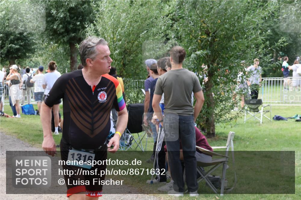 31.08.2025 - Elbe Triathlon Hamburg Luisa Fischer http://msf.ph/oto/8671632 31.08.2025 11:58:20 Laufen 1316, 1910 meine-sportfotos.de