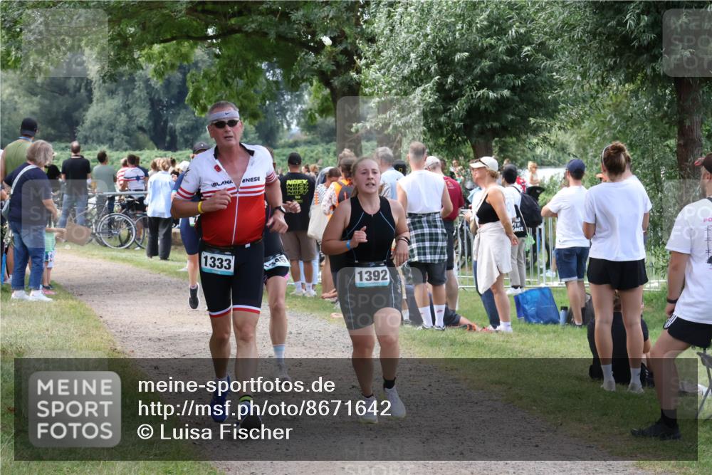 31.08.2025 - Elbe Triathlon Hamburg Luisa Fischer http://msf.ph/oto/8671642 31.08.2025 11:58:22 Laufen 1333, 346, 1392 meine-sportfotos.de