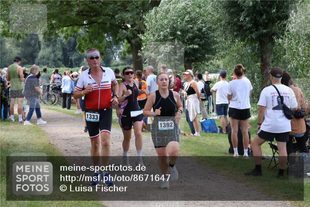 31.08.2025 - Elbe Triathlon Hamburg Luisa Fischer http://msf.ph/oto/8671647 31.08.2025 11:58:23 Laufen 1333, 1392 meine-sportfotos.de