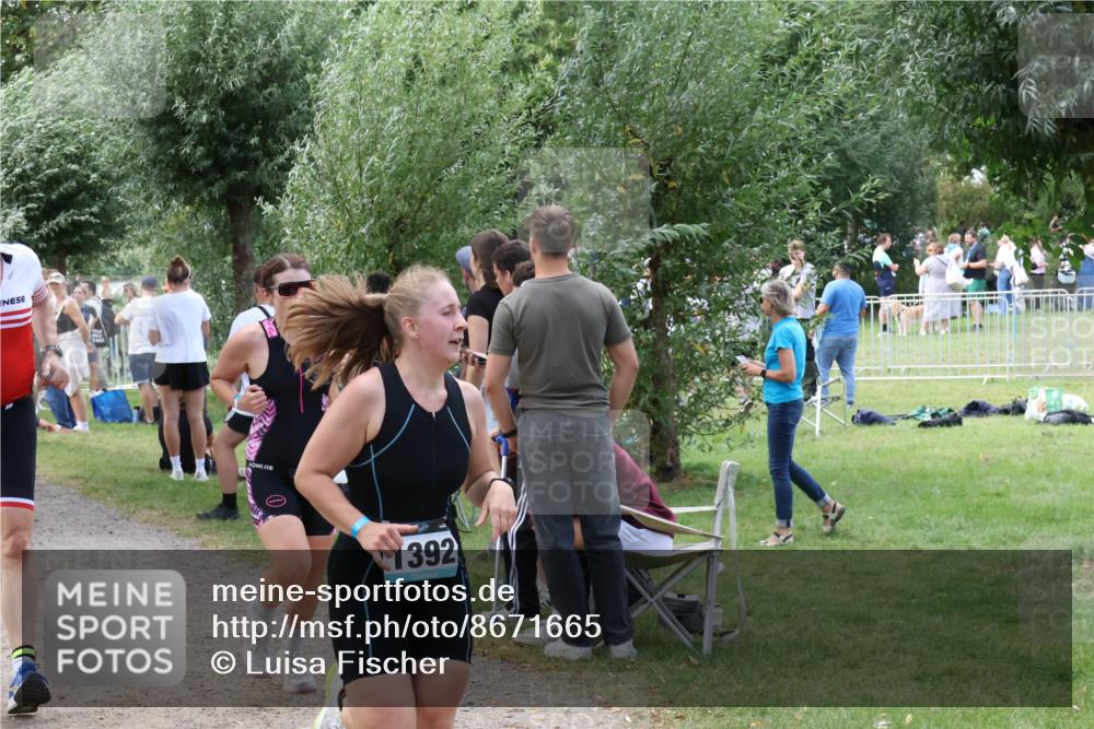 31.08.2025 - Elbe Triathlon Hamburg Luisa Fischer http://msf.ph/oto/8671665 31.08.2025 11:58:25 Laufen 1392 meine-sportfotos.de