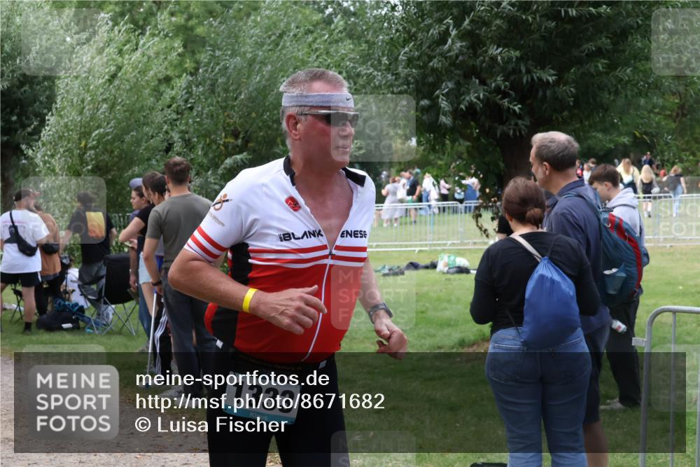 31.08.2025 - Elbe Triathlon Hamburg Luisa Fischer http://msf.ph/oto/8671682 31.08.2025 11:58:28 Laufen 1333 meine-sportfotos.de