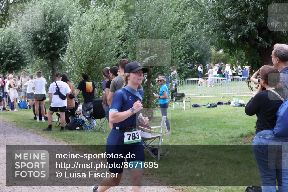 31.08.2025 - Elbe Triathlon Hamburg Luisa Fischer http://msf.ph/oto/8671695 31.08.2025 11:58:31 Laufen 783 meine-sportfotos.de