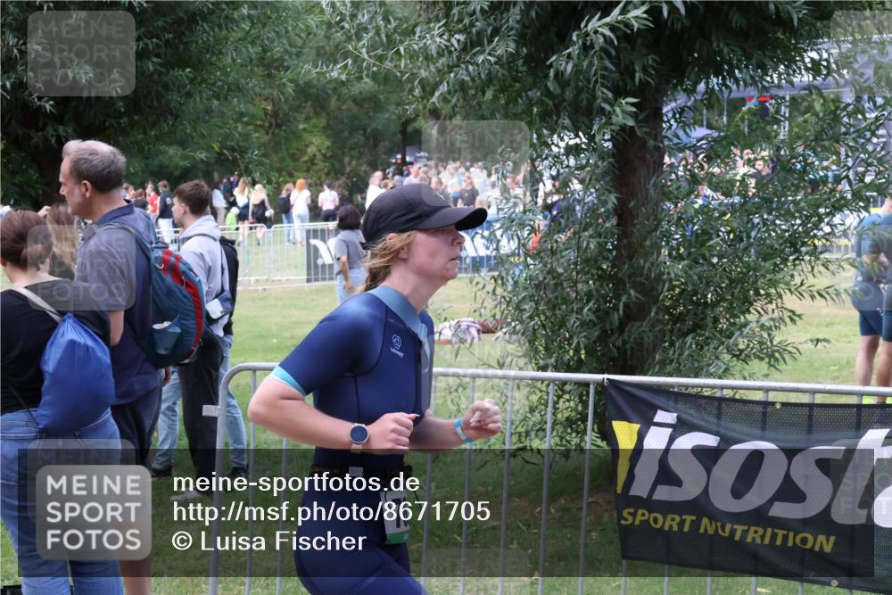 31.08.2025 - Elbe Triathlon Hamburg Luisa Fischer http://msf.ph/oto/8671705 31.08.2025 11:58:32 Laufen 78 meine-sportfotos.de