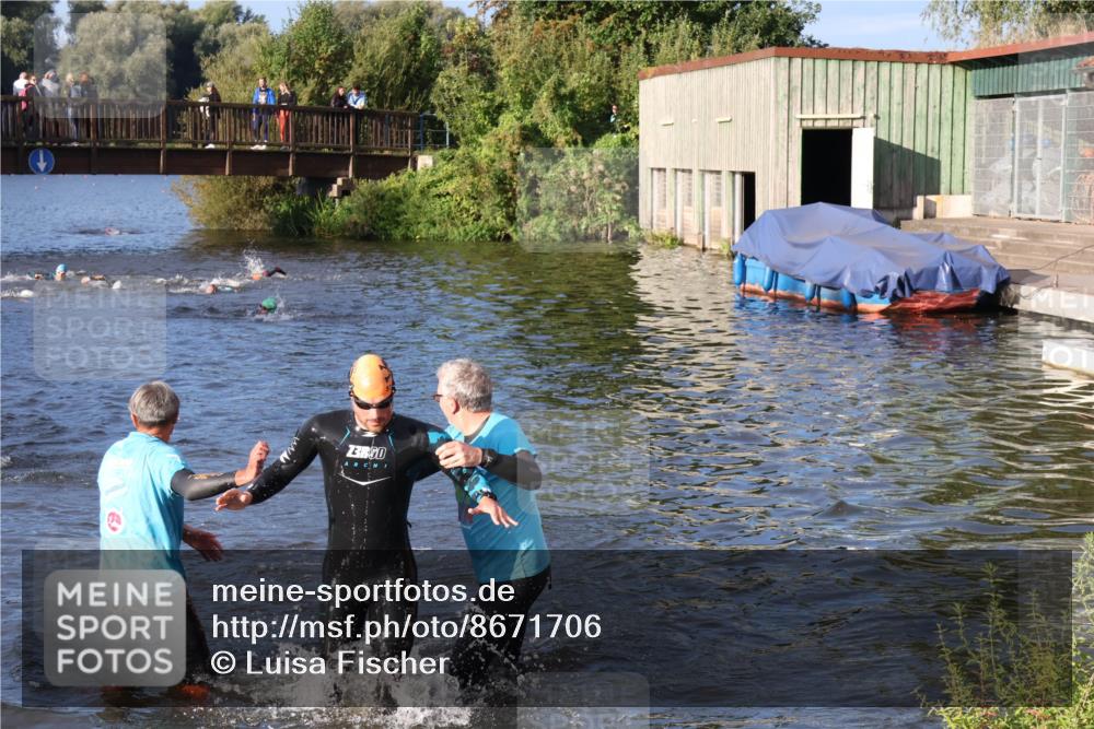 31.08.2025 - Elbe Triathlon Hamburg Luisa Fischer http://msf.ph/oto/8671706 31.08.2025 08:32:09 Schwimmen 166, 185 meine-sportfotos.de