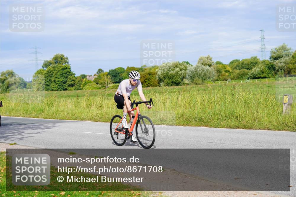31.08.2025 - Elbe Triathlon Hamburg Michael Burmester http://msf.ph/oto/8671708 31.08.2025 10:03:30 Radfahren 419, 466, 609, 657, 749 meine-sportfotos.de