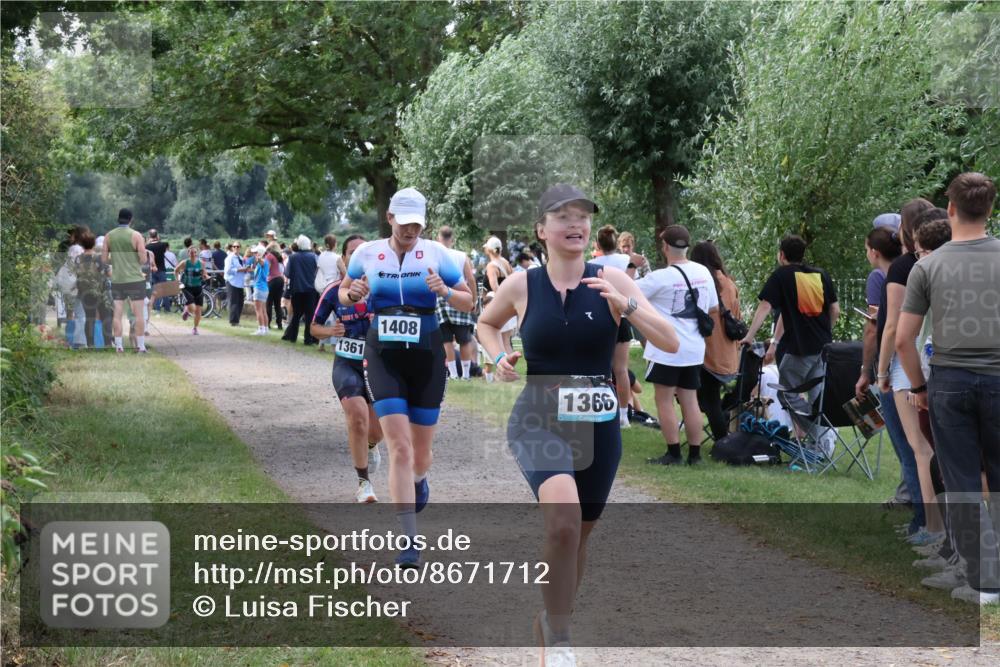 31.08.2025 - Elbe Triathlon Hamburg Luisa Fischer http://msf.ph/oto/8671712 31.08.2025 11:58:36 Laufen 1361, 1408, 1366 meine-sportfotos.de